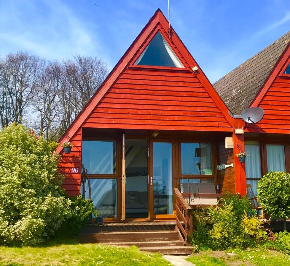 Clifftop Chalet With Pool Дийл Екстериор снимка